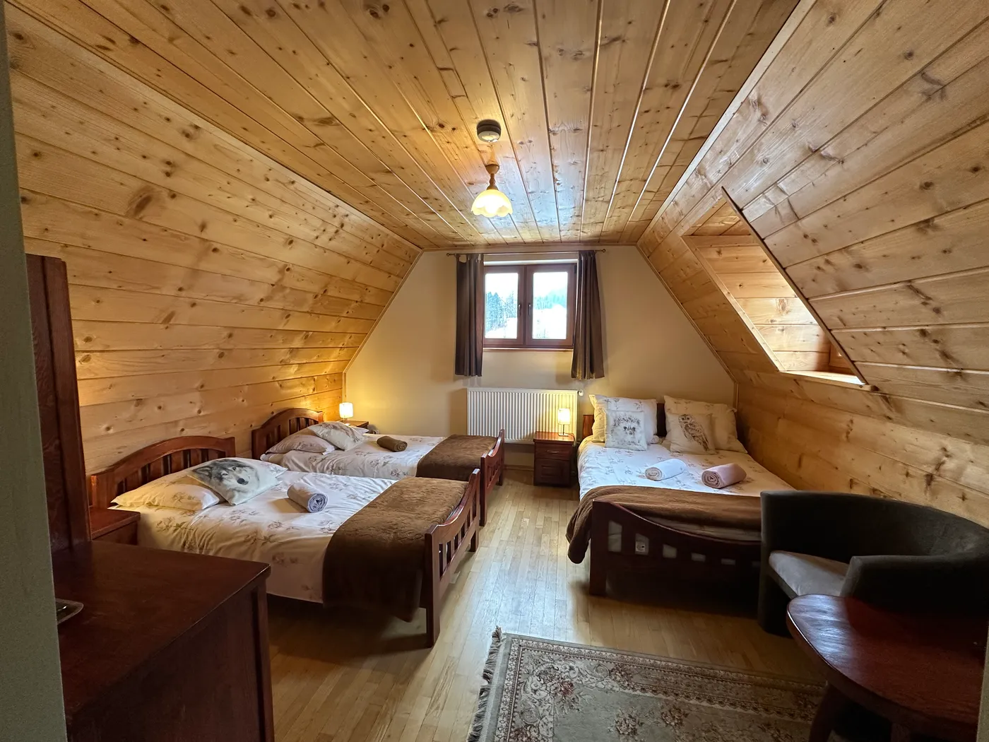 Pokój czteroosobowy z widokiem na góry – noclegi Cisna Bieszczady