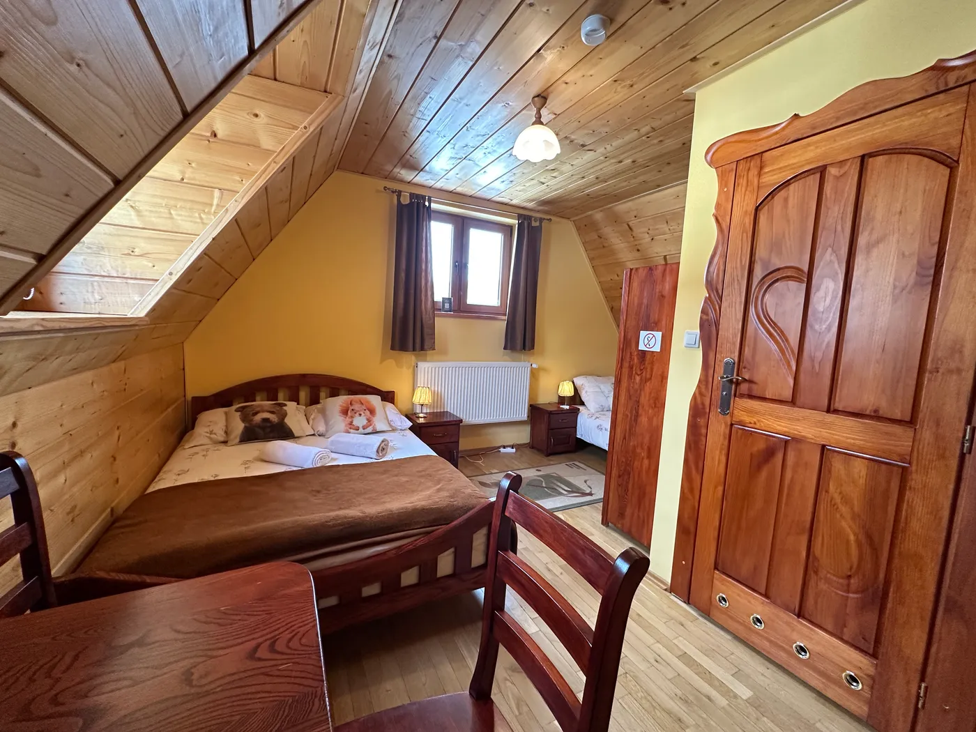 Pokój trzyosobowy z widokiem na góry – noclegi Cisna Bieszczady